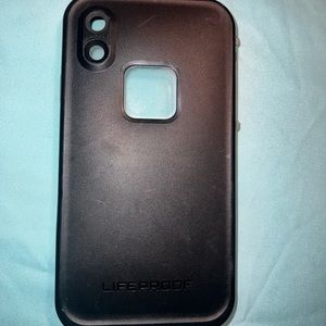 IPhone XR black life proof case